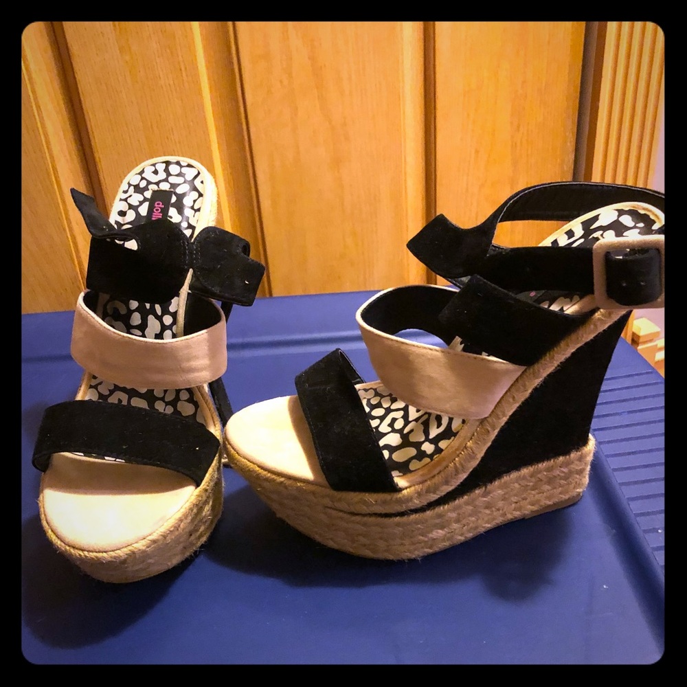 Dollhouse Black and Tan wedges